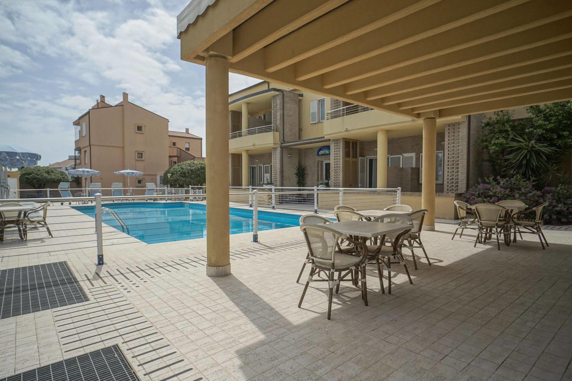 Hotel Residence Il Conero 2 นูมานา ภายนอก รูปภาพ